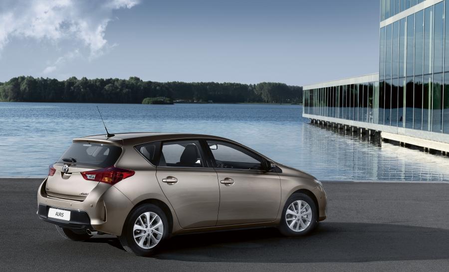  Toyota Auris 2012 года  (фото 13 из 17)
